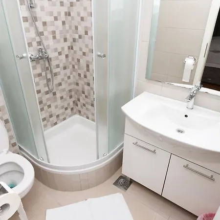 Zora Πανσιόν 3*