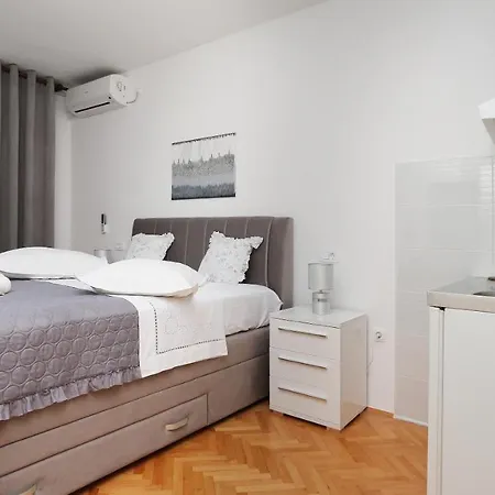 Zora Μακάρσκα